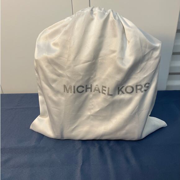 Michael Kors Colette Medium Messenger Sachet Bag Pre-owned‎ with Dust Bag - Picture 14 of 14